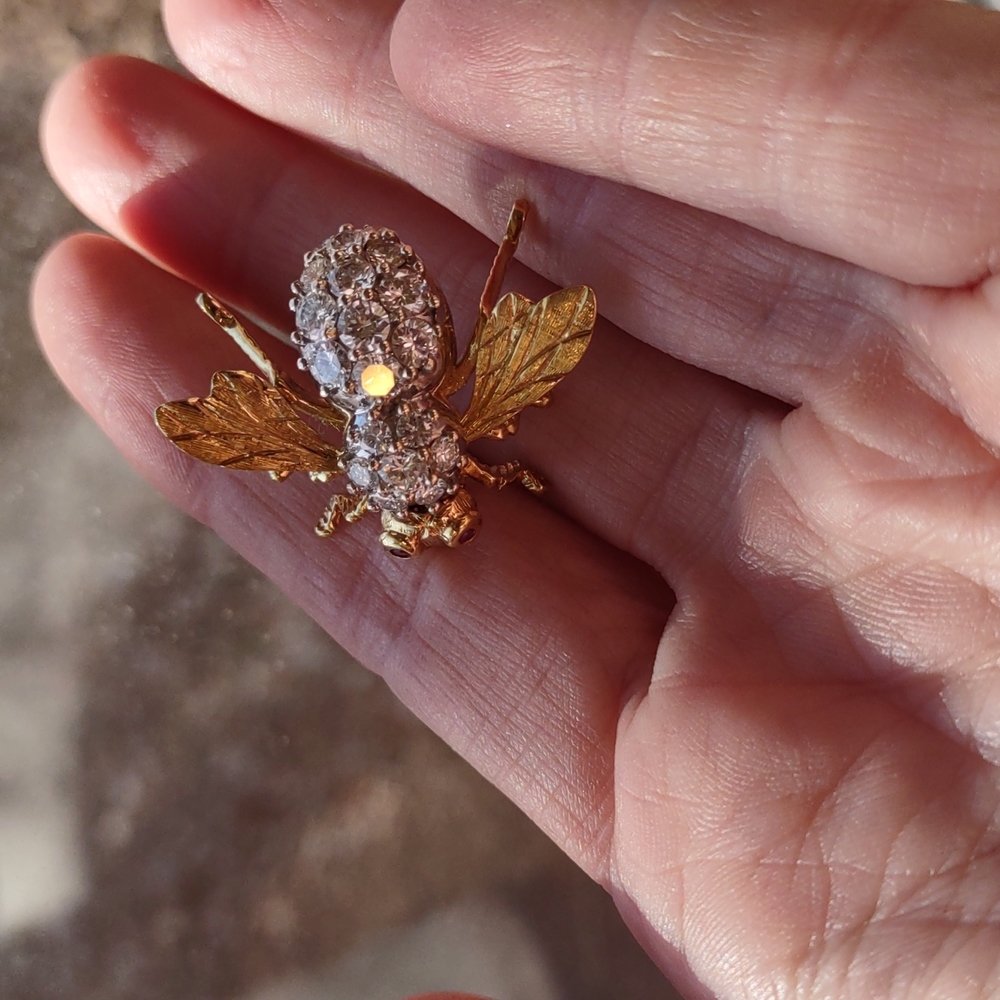 Diamond Bee pin brooch Ruby eyes, 18k yellow gold, Herbert Rosenthal Natural - Picture 9 of 15